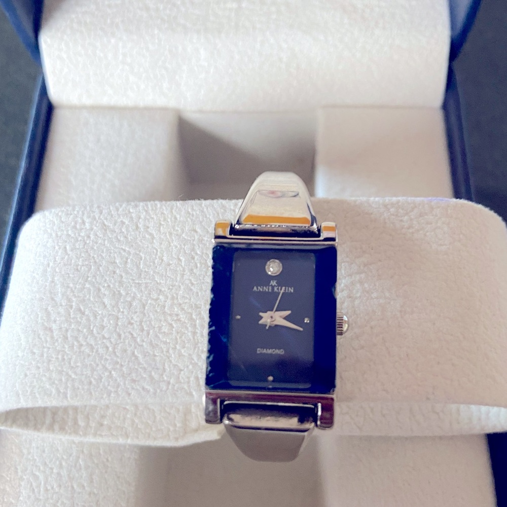 Exquisite Anne Klein watch w Diamond